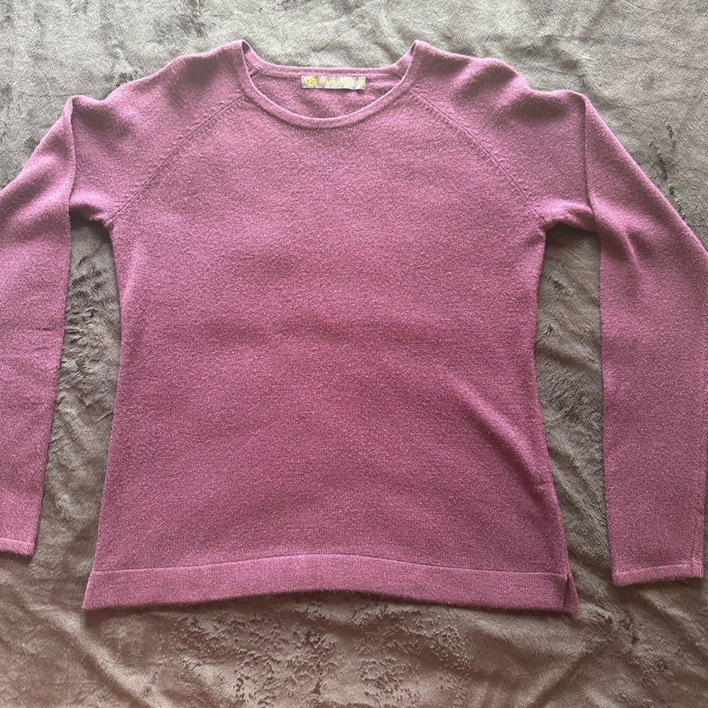 Outback Red Women burgundy Pullover Sweater with slits on the sides Size M